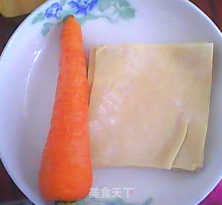 胡萝卜鲜肉馄饨的做法步骤：1