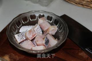 蒜烧深海鲈鱼的做法步骤：2
