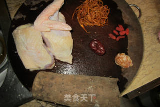 金虫草淮山鸡汤的做法步骤：1