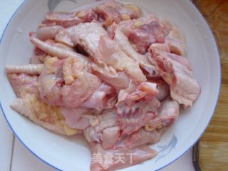 沙茶酱烧鸡肉的做法步骤：1