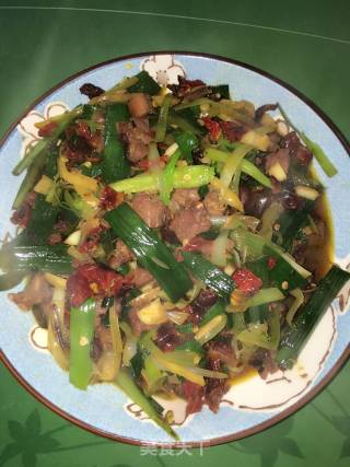 【江西】蒜苗干鸭腿的做法