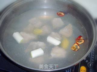 【养生汤煲】秋季养生佳品---萝卜排骨汤的做法步骤：5