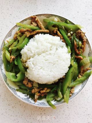 青椒肉丝盖饭的做法