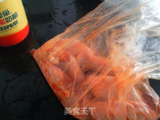 新奥尔良烤鸡翅的做法步骤：1