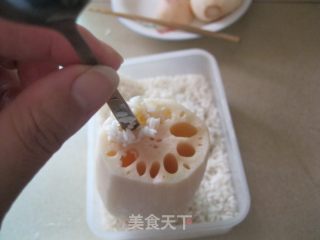 滋补的美味----红糖糯米藕的做法步骤：3