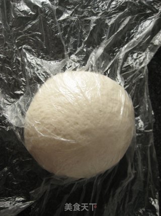 口感柔软的烫面【牛肉洋葱馅饼】的做法步骤：2