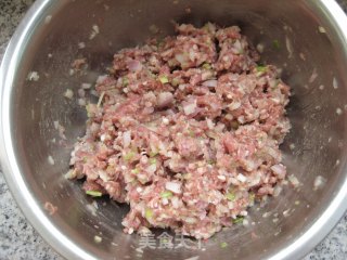 口感柔软的烫面【牛肉洋葱馅饼】的做法步骤：3