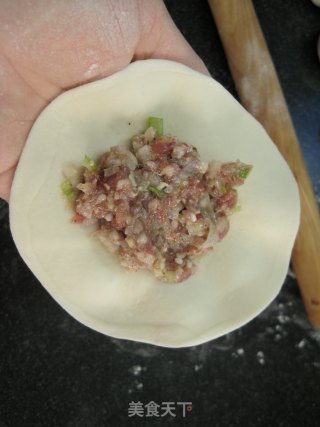 口感柔软的烫面【牛肉洋葱馅饼】的做法步骤：5