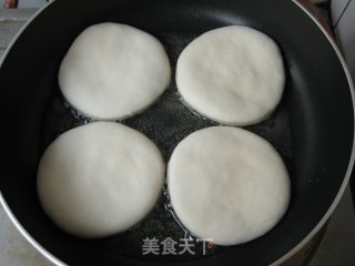 口感柔软的烫面【牛肉洋葱馅饼】的做法步骤：8