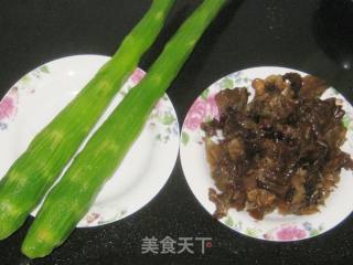 黑木耳炒莴苣片的做法步骤：1
