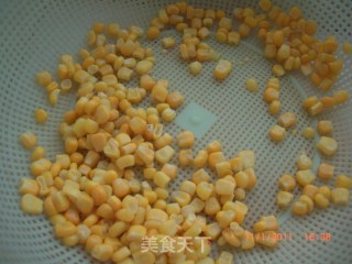 给素食者贴秋膘：松仁玉米的做法步骤：2
