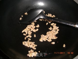 给素食者贴秋膘：松仁玉米的做法步骤：5