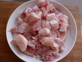 鹌鹑蛋红烧肉的做法步骤：2