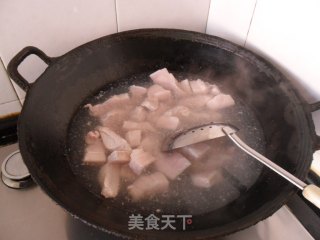 鹌鹑蛋红烧肉的做法步骤：3