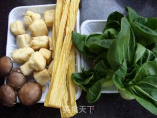 一咬一口汤汁儿----------------------五香豆腐泡的做法步骤：1