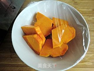 馋嘴小吃---南瓜酥的做法步骤：2