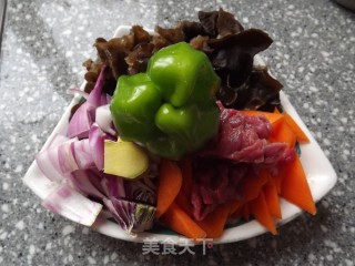 家常炒木耳的做法步骤：1
