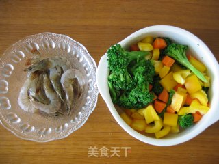 鲜虾意面的做法步骤：1