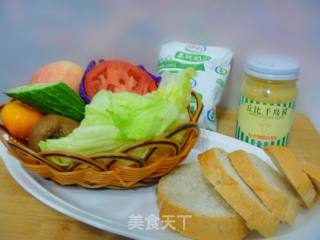 【美味减肥早餐】番茄三文治早餐的做法步骤：1