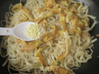 蓬松不把锅的【美味炒饼】的做法步骤：12