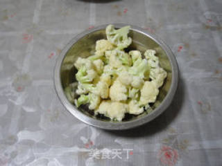 番茄菜花炒虾球的做法步骤：2