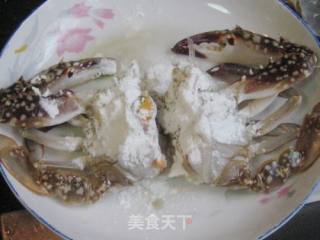 红膏蟹洋葱粉丝煲的做法步骤：4