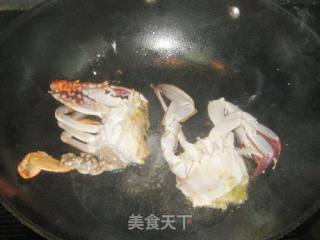 红膏蟹洋葱粉丝煲的做法步骤：5