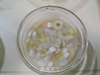 西芹百合炒虾球的做法步骤：3
