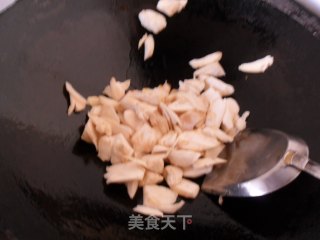 杏鲍菇鲫鱼汤的做法步骤：5
