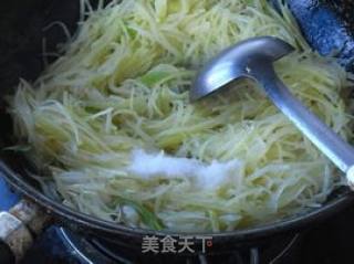 简简单单家常菜 ---  【素炒土豆丝】的做法步骤：5