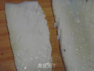 爆炒鱿鱼花的做法步骤：2