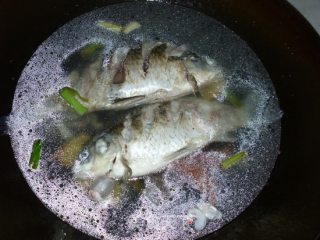 豆腐鲫鱼汤的做法步骤：6