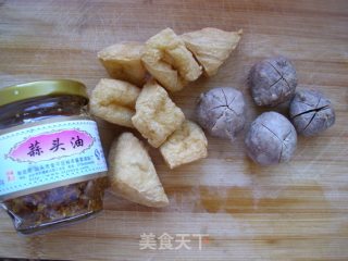 麦菜油豆腐牛丸汤的做法步骤：1