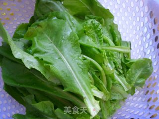 麦菜油豆腐牛丸汤的做法步骤：2