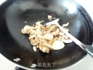 蘑菇炒肉片的做法步骤：9