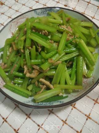 芹菜炒肉的做法