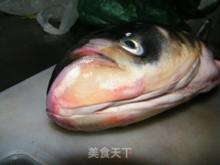 极品剁椒鱼头的做法步骤：1