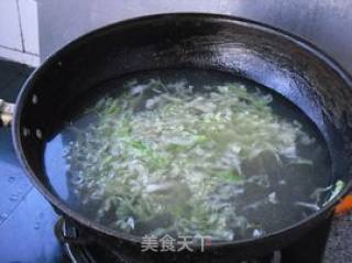 白菜丝热汤面的做法步骤：6