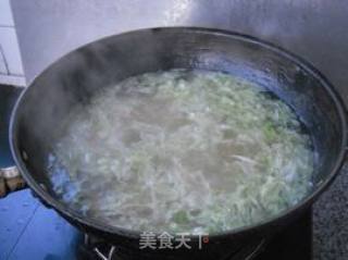 白菜丝热汤面的做法步骤：8