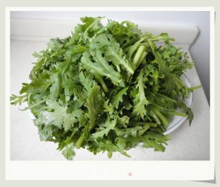 素炒茼蒿的做法步骤：1