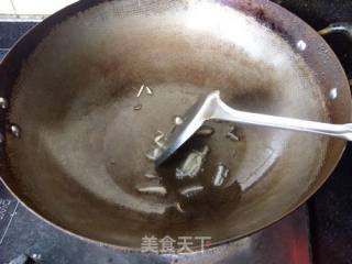 上班族的快手小炒--------------------西芹洋葱炒虾的做法步骤：6