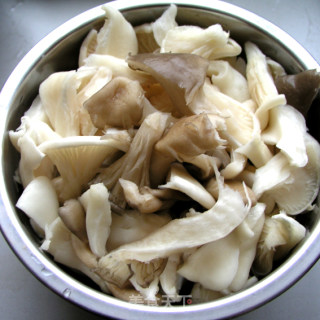 “蘑”力“食”足—什菌拌腐竹的做法步骤：1