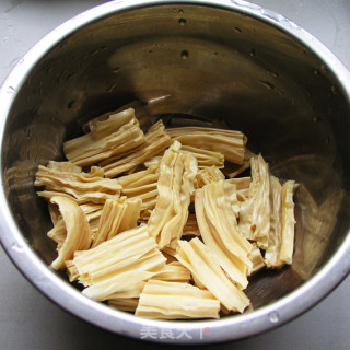 “蘑”力“食”足—什菌拌腐竹的做法步骤：2
