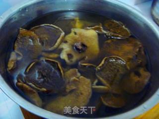 【山珍野味】野山菌吃法---松蘑烧排骨的做法步骤：3