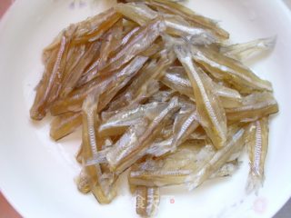椒盐江鱼干的做法步骤：2