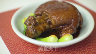 烹饪泰斗改良版－汤烧肘子的做法