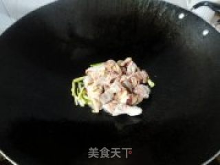姜葱炒鸡的做法步骤：3