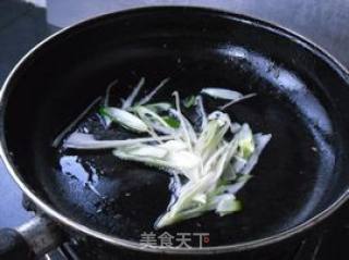 菠菜热汤面的做法步骤：2