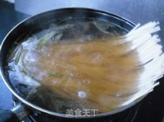 菠菜热汤面的做法步骤：5