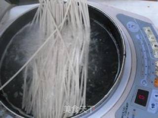 牛肉味热汤面的做法步骤：4